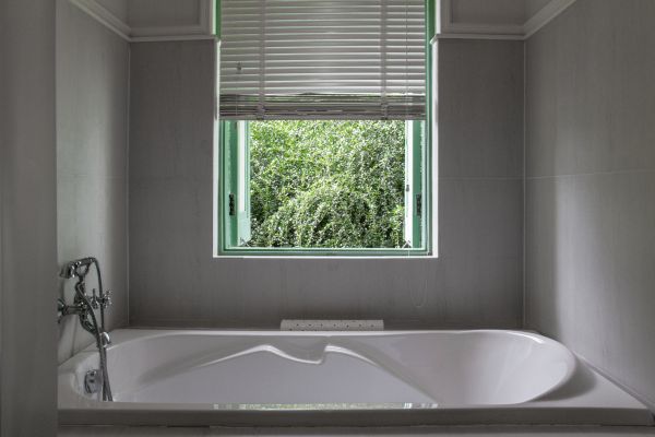 Fiberglass Tub Installation in Dillon
